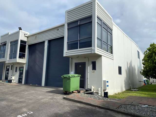 Tidy north-facing industrial unit