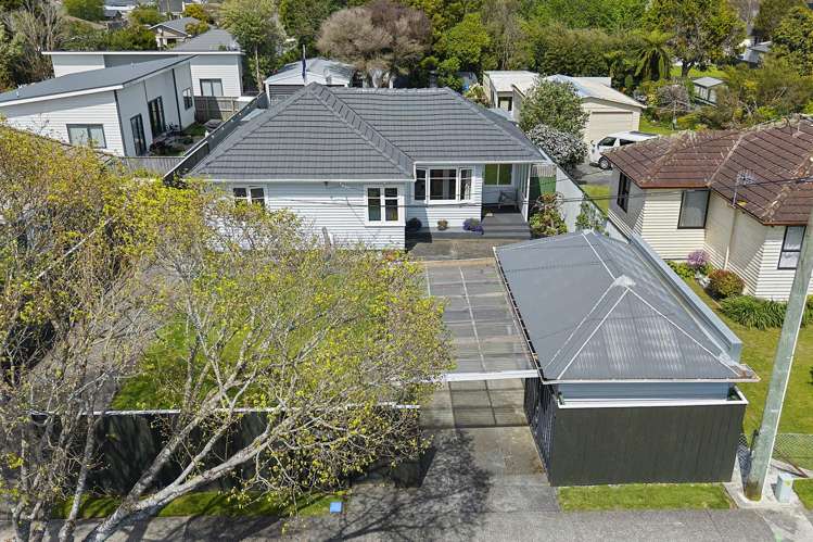 17 Burden Avenue Wainuiomata_24