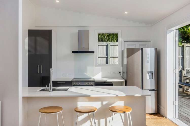 34 Lawrence Street 1685_6