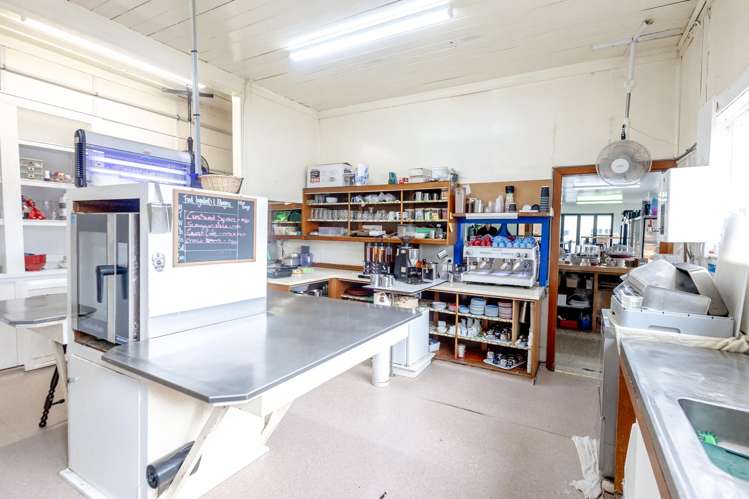 33 Main Road Harihari_10