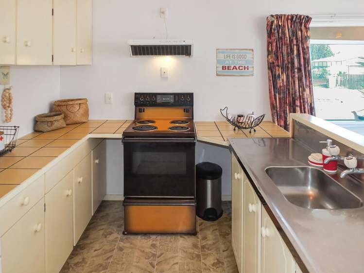 7 Hennessy Street East Foxton Beach_8