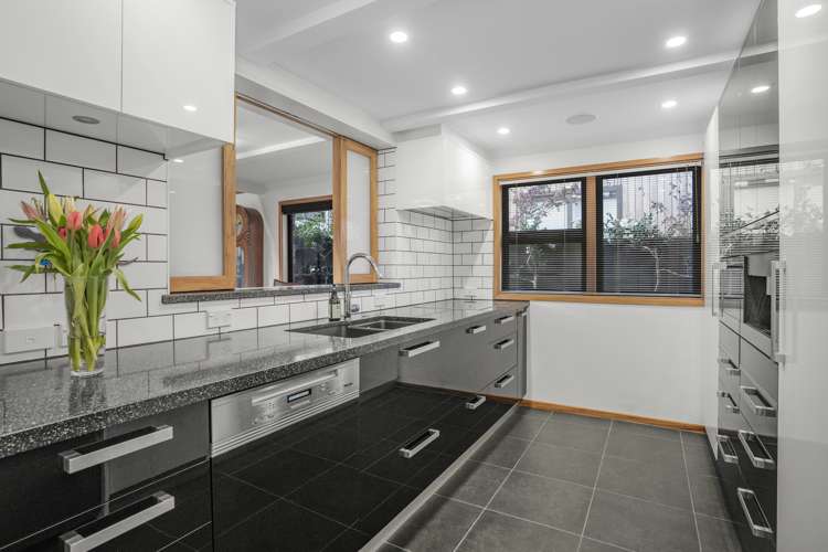 81 Queens Grove Hutt Central_12