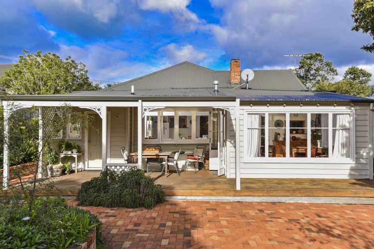 16 Ascot Avenue Narrow Neck_23