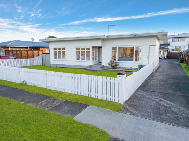 NEWLY RENOVATED: CENTRAL MANUREWA