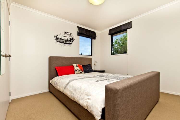 21 Greenbough Lane Greenhithe_13