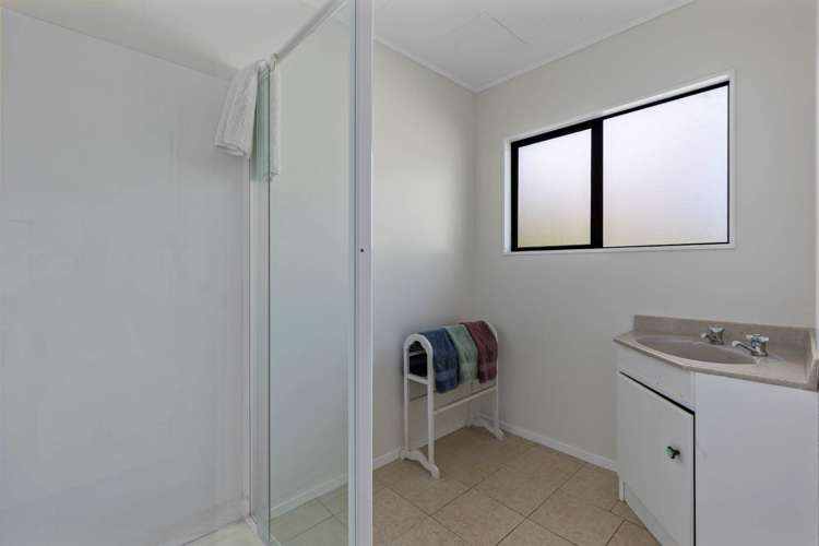 10 Lascelles Drive Dairy Flat_19
