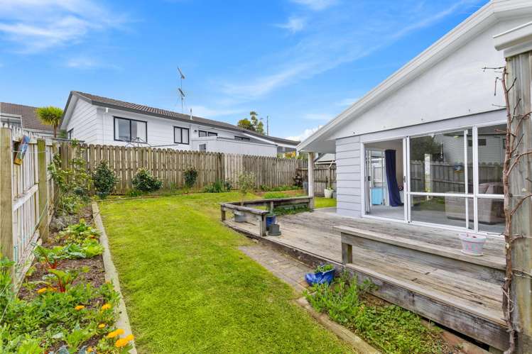 1/8 Atlantis Place Totara Vale_18