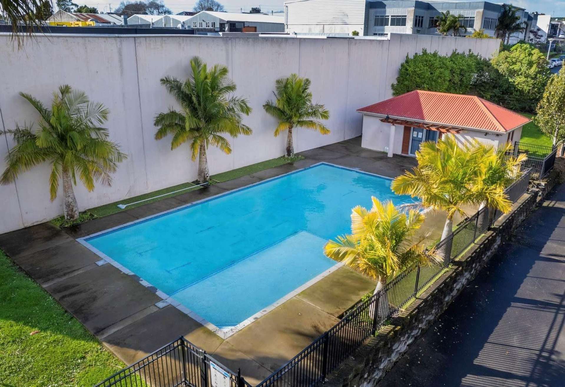 8A/30 (*) Westward Ho Road Glen Eden_0