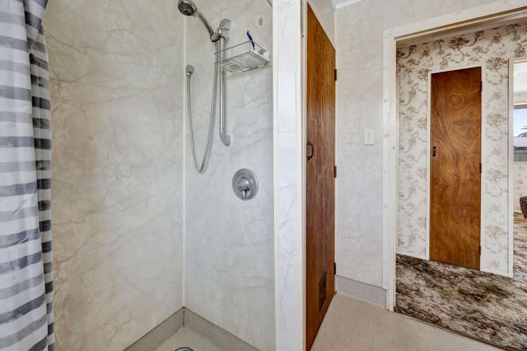 13 Flint Road West Stratford_17