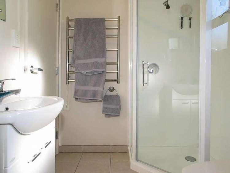 5a Ryan Grove Tawa_6