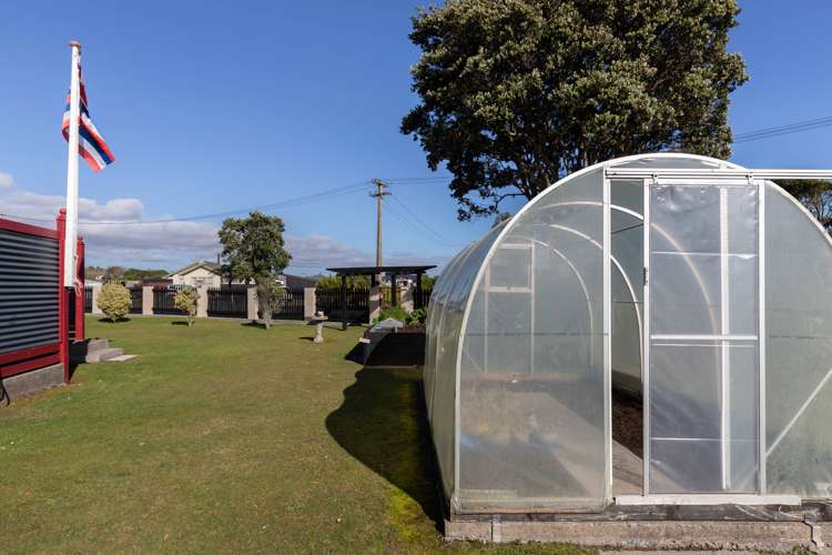 120 Coulson Road Paroa_25