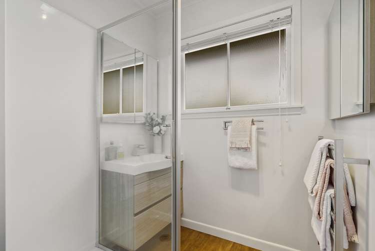 41 Seymour Road Mellons Bay_17