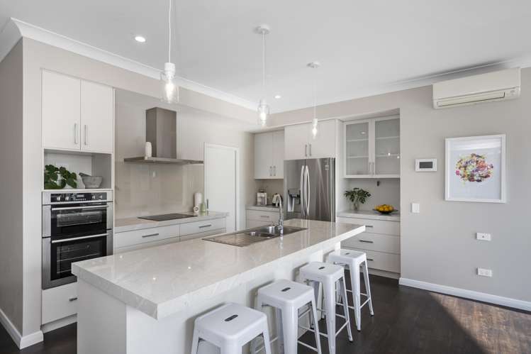 1 Landing Drive Pyes Pa_7