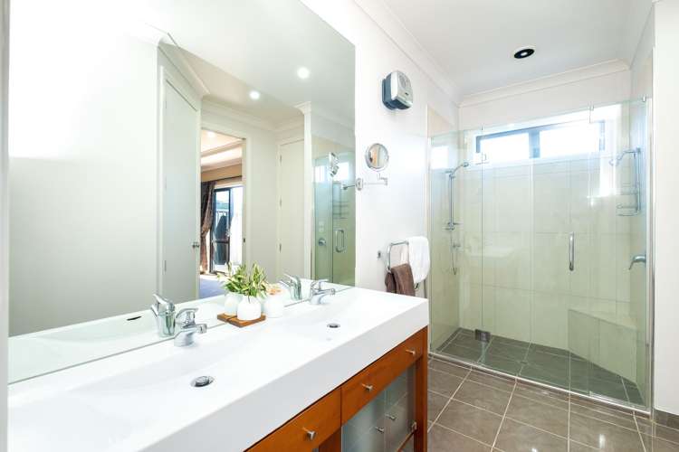 39 Heynes Place Clive_14