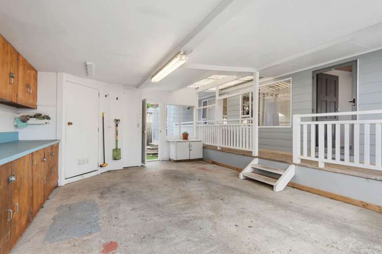 1/1 Stokes Avenue Te Atatu Peninsula_8