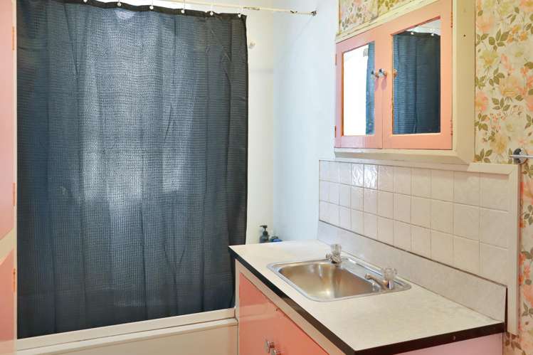 15 Sinclair Avenue Nightcaps_6