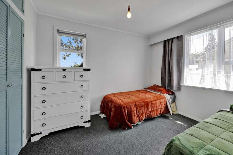 2 Acourt Street Hawera_15