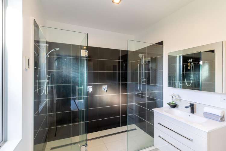 26 Waitikiri Square Parklands_16