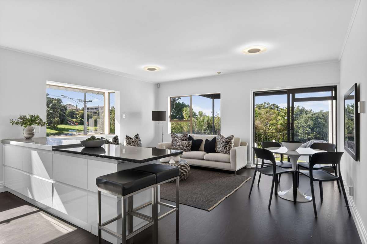 1C Roberta Avenue_2