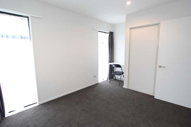 77 Faringdon Boulevard Rolleston_7