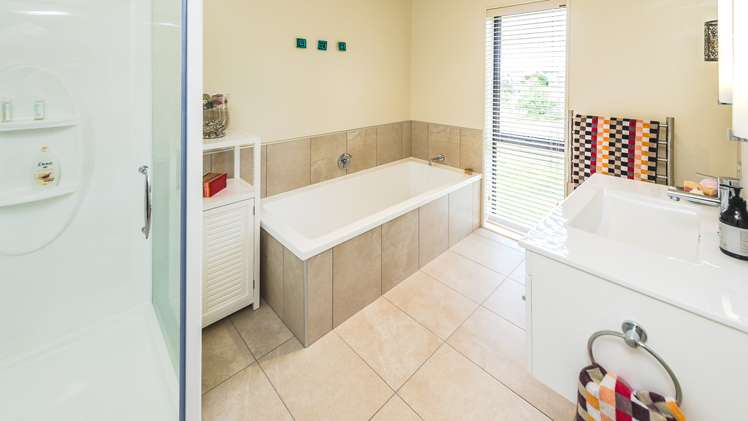 6 Saint Johns Heights Otamatea_15