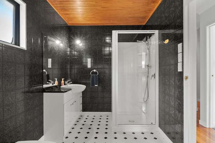 1276 Coast Road Wainuiomata_26