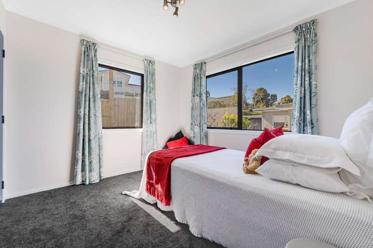 10 Oliver Twist Avenue Mellons Bay_17