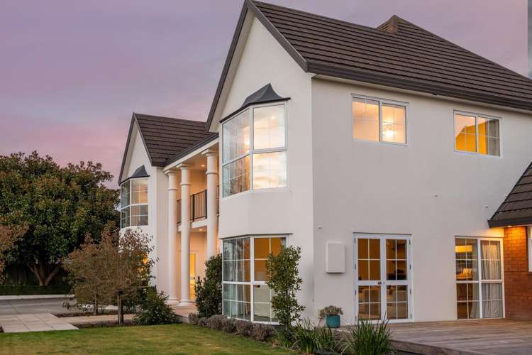 18 Travis Country Drive Burwood_34