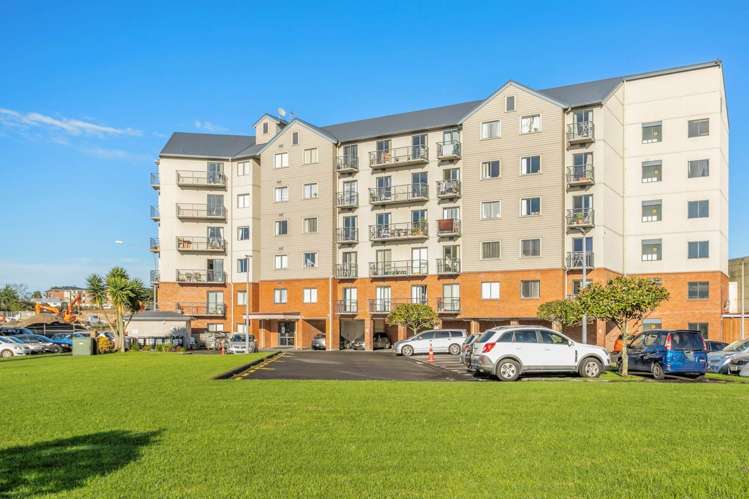 4C/17 Crown Lynn Place New Lynn_4