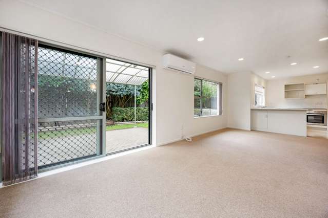 2/2 Carlton Street Hillsborough_2