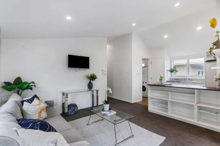 20/125 Queens Drive Lyall Bay_2