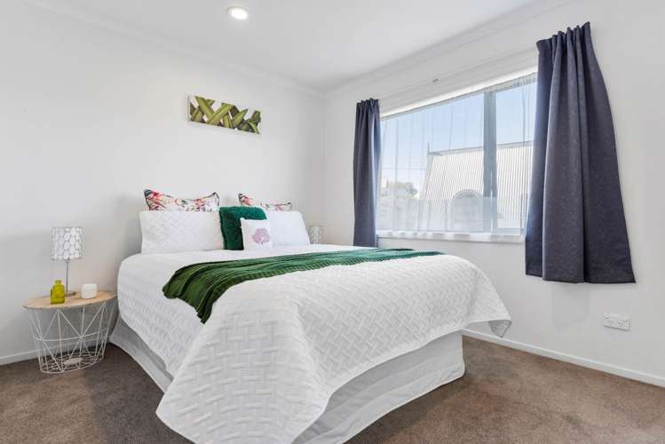 9/2 Swan Hill Drive Glen Eden_11