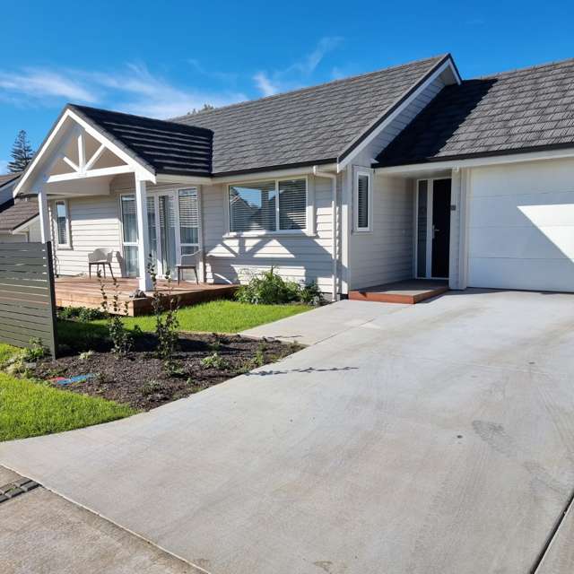 Beautiful Modern Home in the Desirable Inlet Estate!