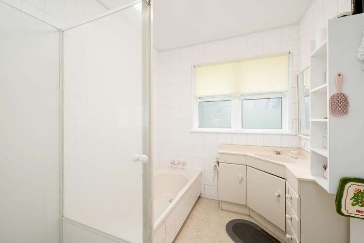 137 Tiroroa Avenue Te Atatu South_18