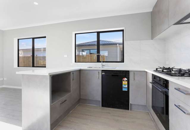 15b Crown Crescent Otara_2