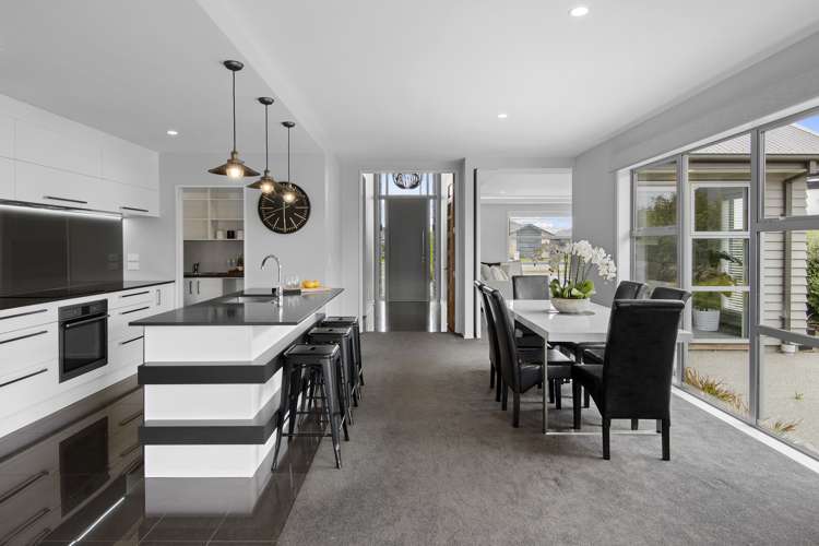 51 Vernon Drive Lincoln_11