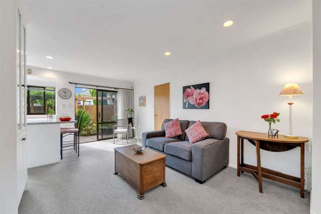 2/8 Simmental Crescent Somerville_4