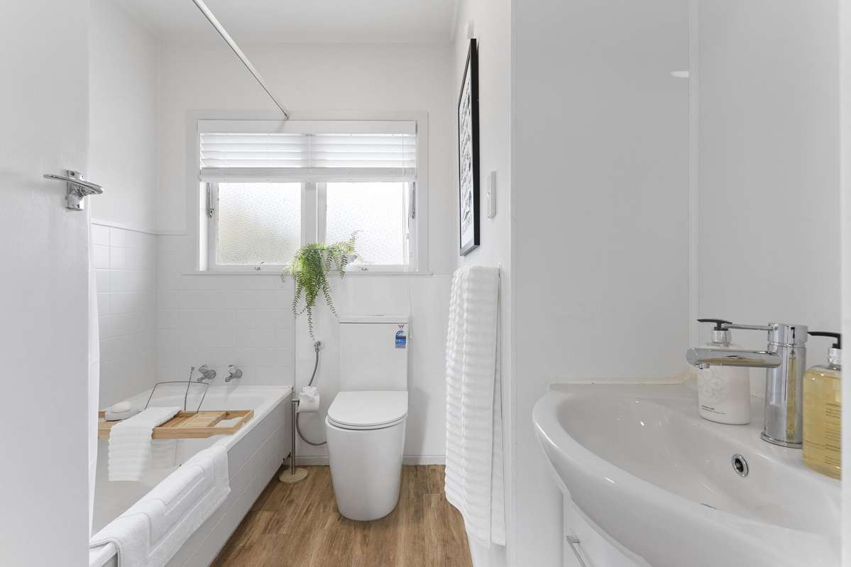 2/4 Cecil Road_5