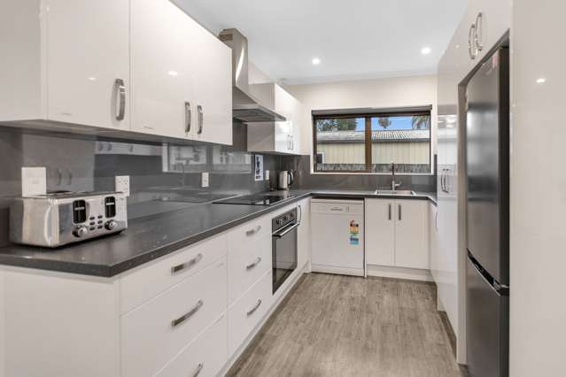 16 Mahanga Road Fairy Springs_3