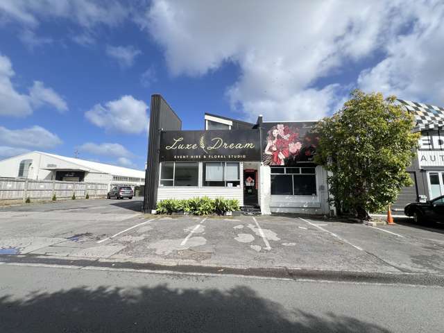 Dual access Wairau warehouse