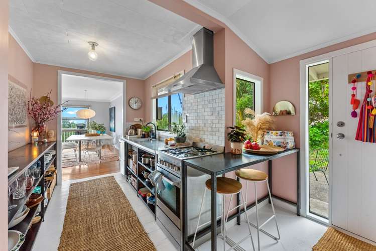 27 Domain Crescent Muriwai Beach_10