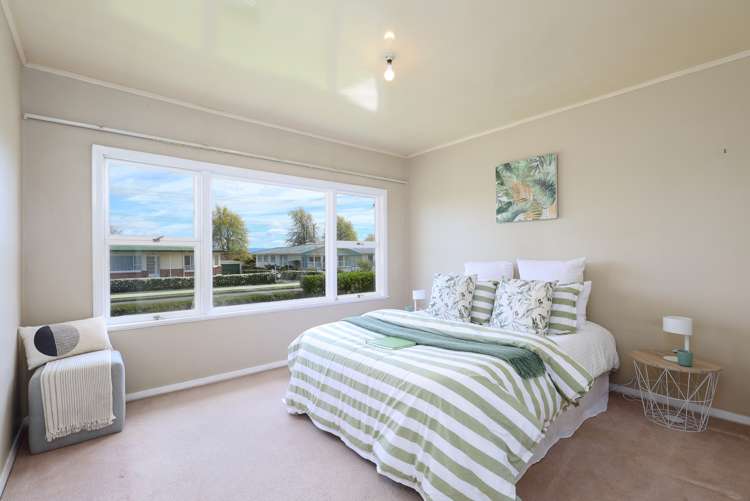 23 Neale Avenue Stoke_15