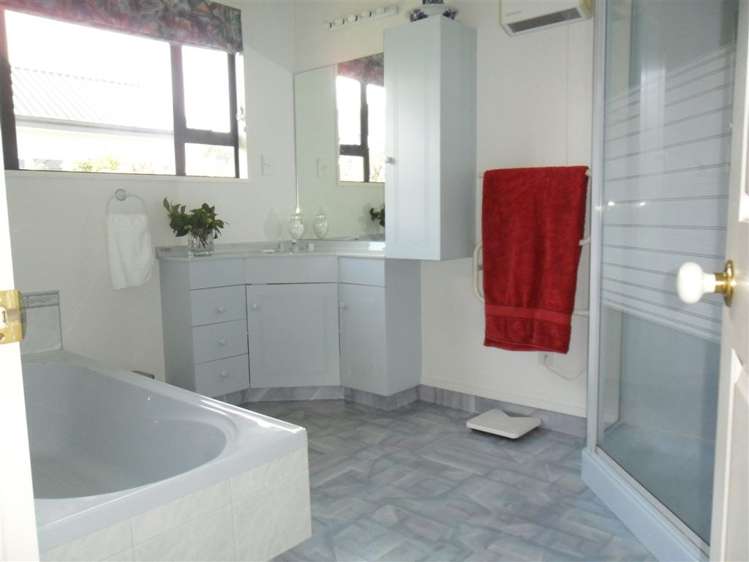 3 Falcon Drive Allenton_18