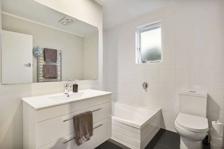 22 Enderby Drive Te Atatu Peninsula_16