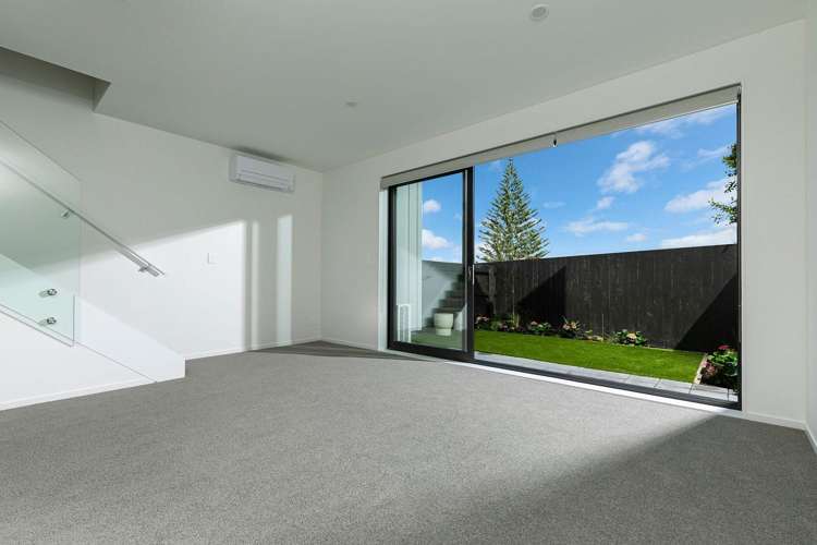 8/80 East Coast Road_0