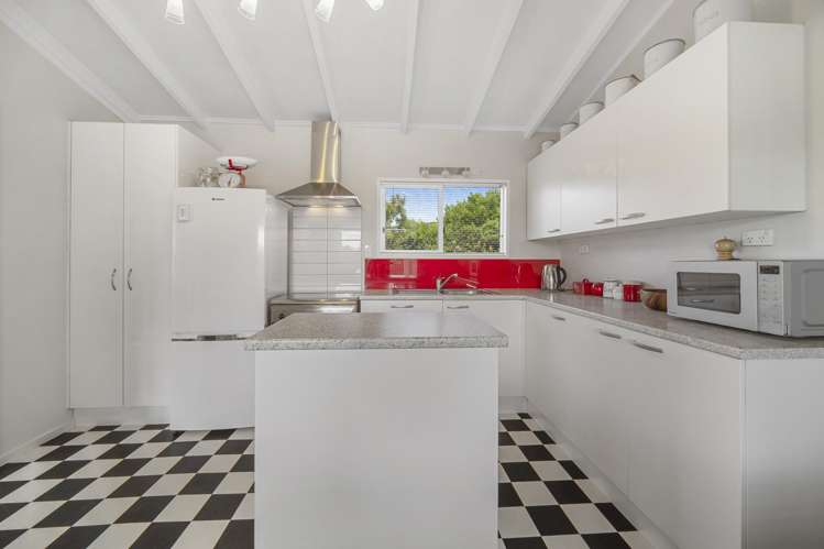 2 Palmer Place Taieri Mouth_11