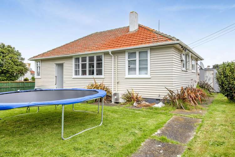 179 Egmont Street Patea_16