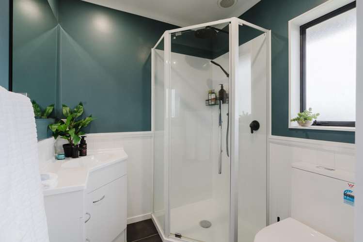 12 Sunny Dale Western Heights_14