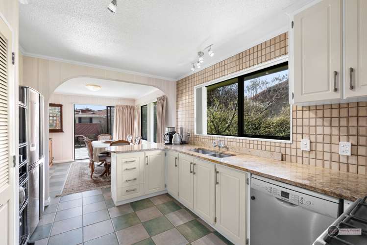 31 Waddington Drive Naenae_8