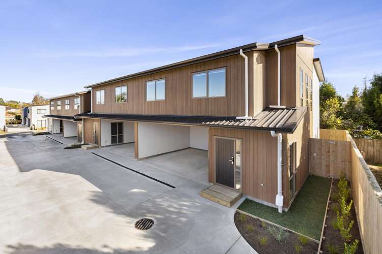 2/10 Gazeley Avenue_0